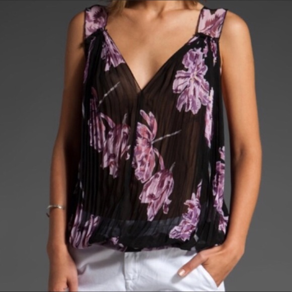 Free People Tops - 👽Free People Sheer pleated v neck hibiscus top